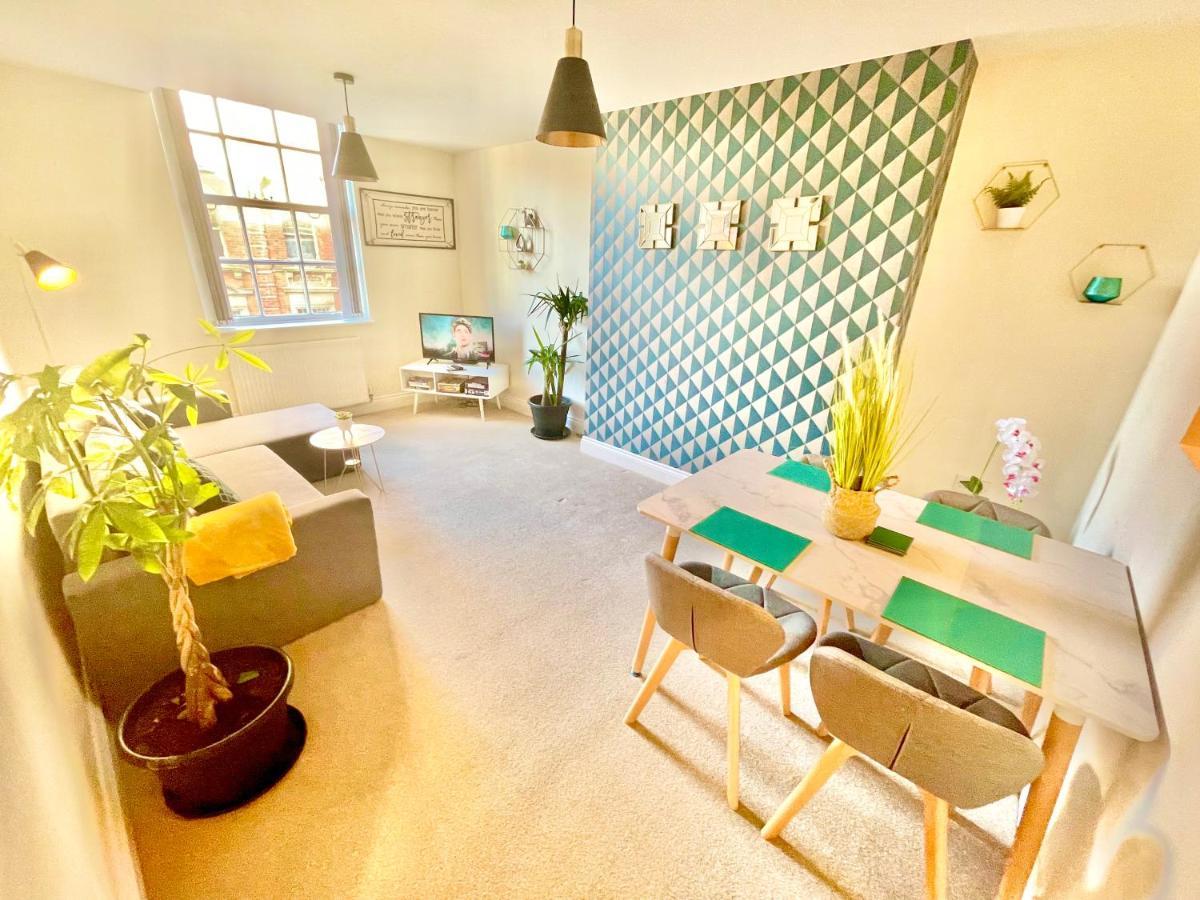 A Stylish Retreat - Super King Bed - Heart Of Town Centre - 5 Mins Stroll To Beach Bournemouth Exterior photo