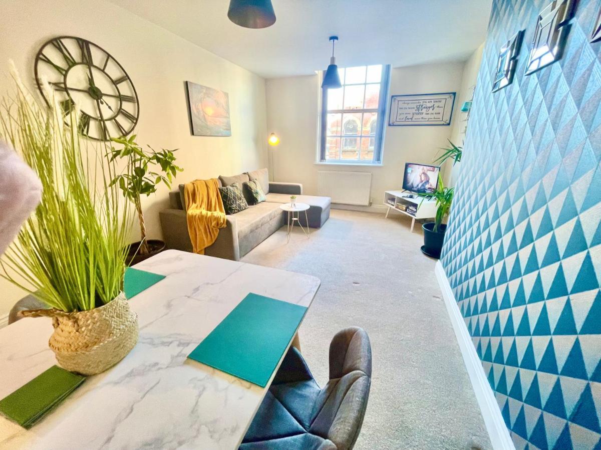 A Stylish Retreat - Super King Bed - Heart Of Town Centre - 5 Mins Stroll To Beach Bournemouth Exterior photo