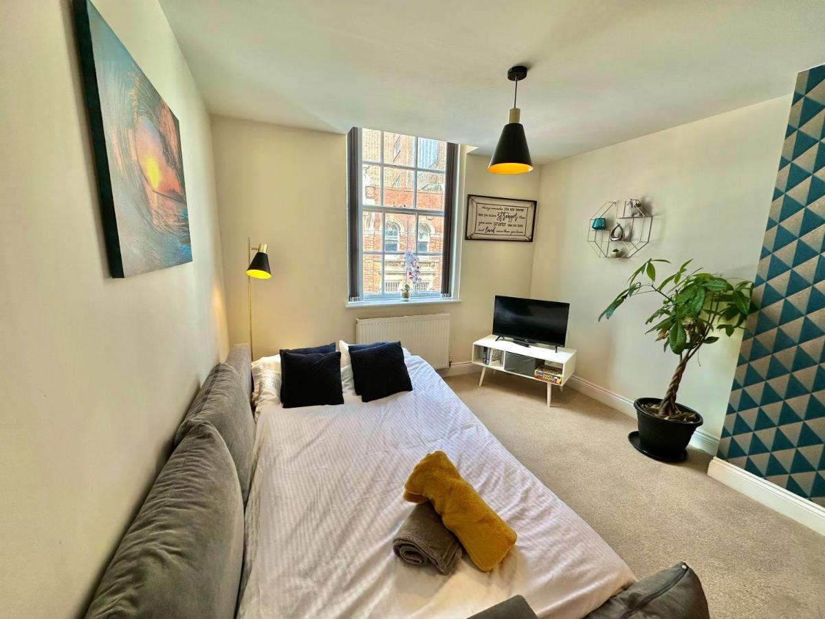 A Stylish Retreat - Super King Bed - Heart Of Town Centre - 5 Mins Stroll To Beach Bournemouth Exterior photo